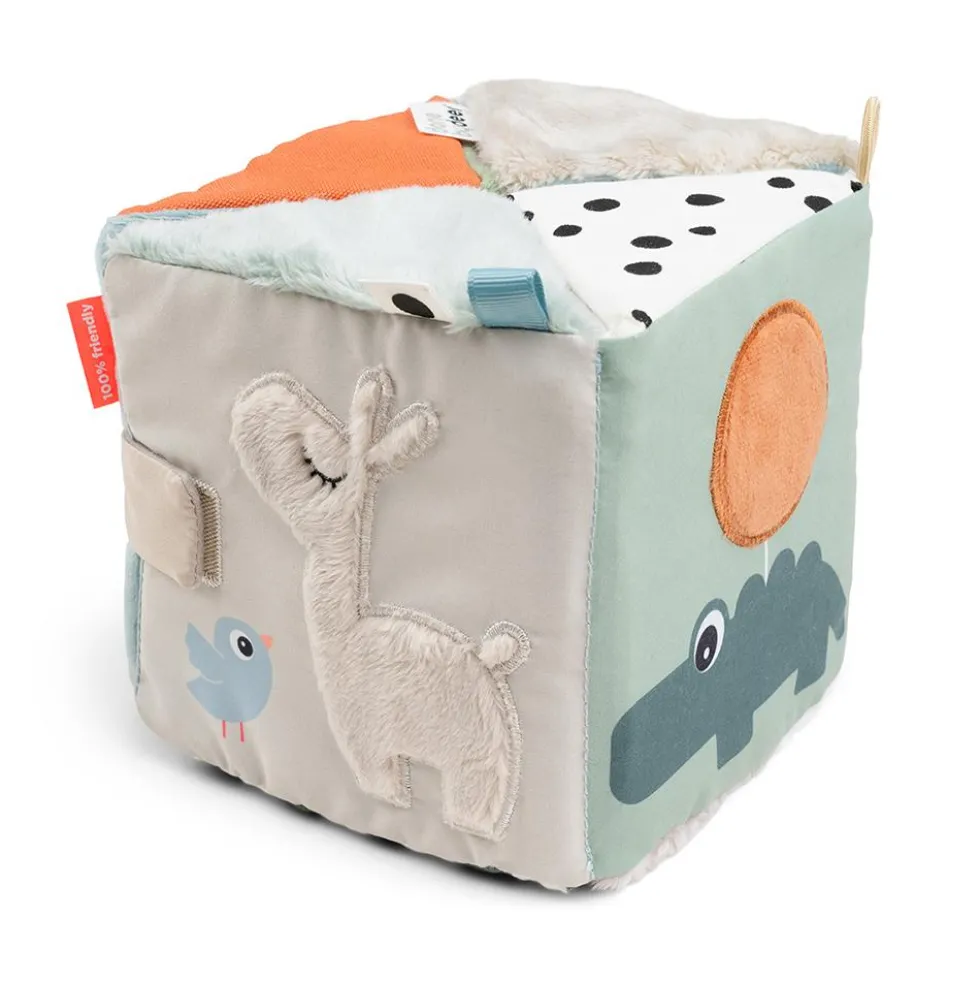 Cubo de tela con actividades sensoriales
