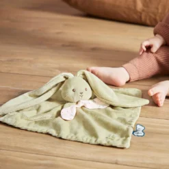 Doudou conejito verde