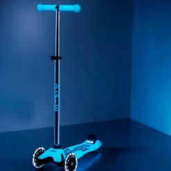 Patinete Maxi Micro Deluxe Glow Led aqua