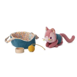 Peluche gata Jeanne con cesta y accesorios tela