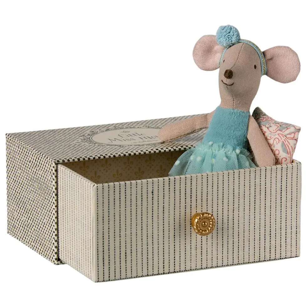 Ratita bailarina en sofá cama 11cm.